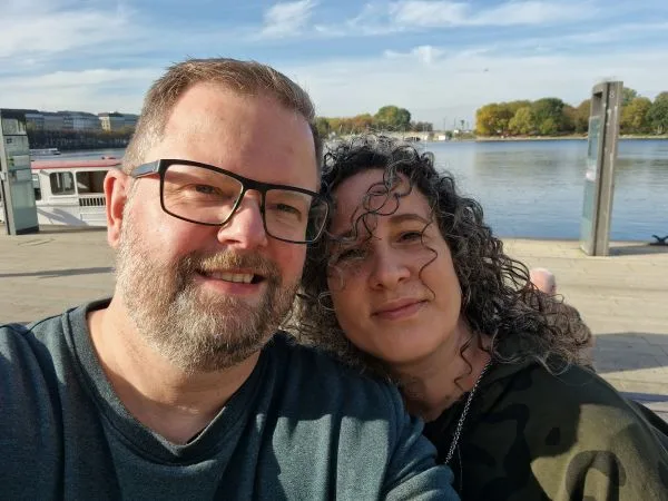 Kontakt os - Charlotte og Morten Valter Bech - hvis du har spørgsmål eller ønsker at booke.