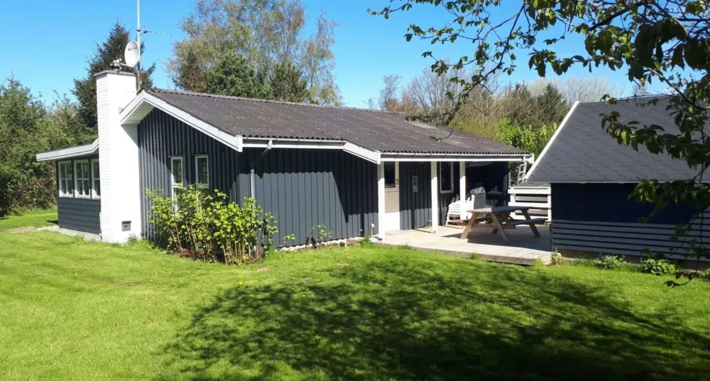 Hos Sommerhus Langeland finder du et skønt sommerhus til leje, der opfylder alle dine behov.